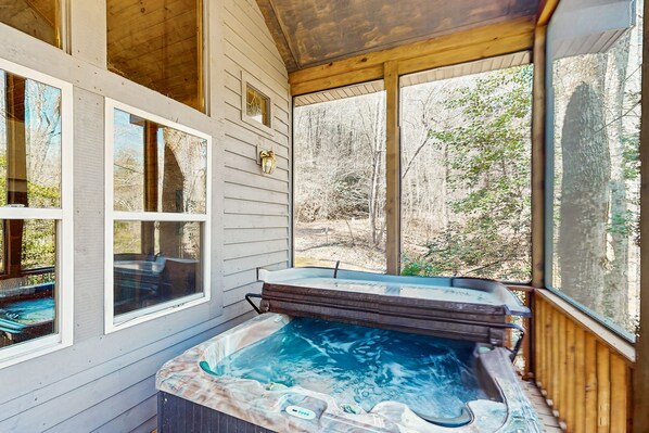 Outdoor spa tub