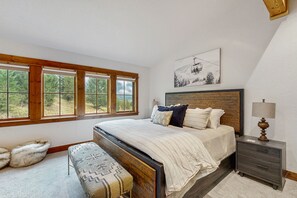 4 slaapkamers, een strijkplank/strijkijzer, internet, beddengoed