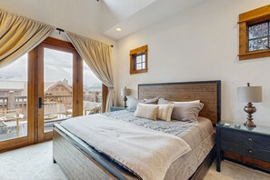 4 bedrooms, iron/ironing board, Internet, bed sheets