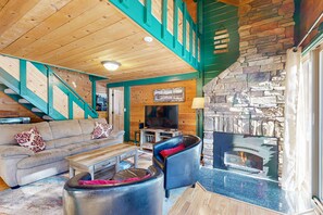 Televisión, chimenea y reproductor de DVD 