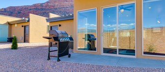 Peaceful desert home with incredible views - close to Arches National Park