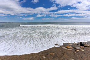 Beach - Studio condo with screened porch and seasonal pool/pool table - near beaches (Wells)