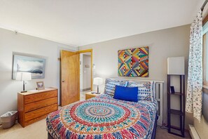 2 habitaciones, tabla de planchar con plancha, internet y ropa de cama 