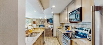 Peaceful Dillon condo with fireplace, hot tub & scenic lake-mountain views