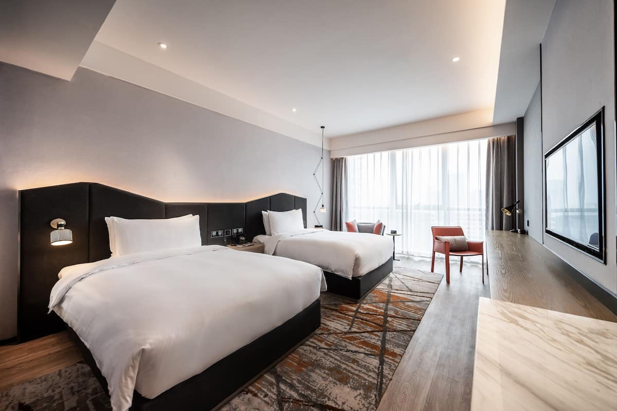1 bedroom, premium bedding, in-room safe, laptop workspace