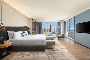1 Super King Suite | Premium bedding, in-room safe, laptop workspace, blackout drapes - voco Chengdu High-Tech Zone (Chengdu)
