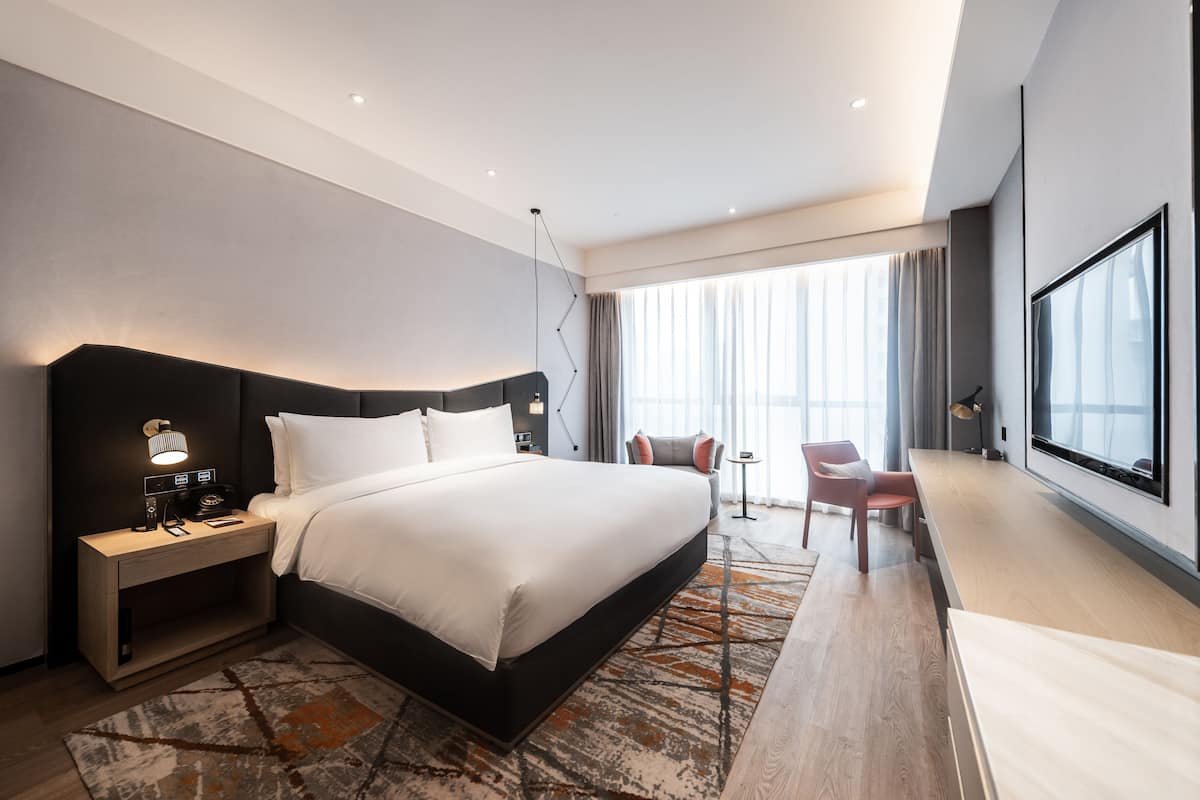 1 bedroom, premium bedding, in-room safe, laptop workspace