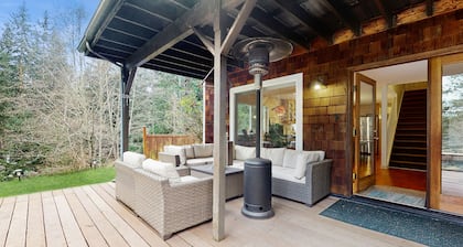 Dog-Friendly Home with Peaceful Location Near Lake and Town