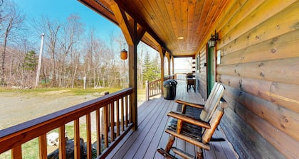 Spacieux, cabine au bord du lac w / véranda couverte, vues, et firepit sur la rive - chiens