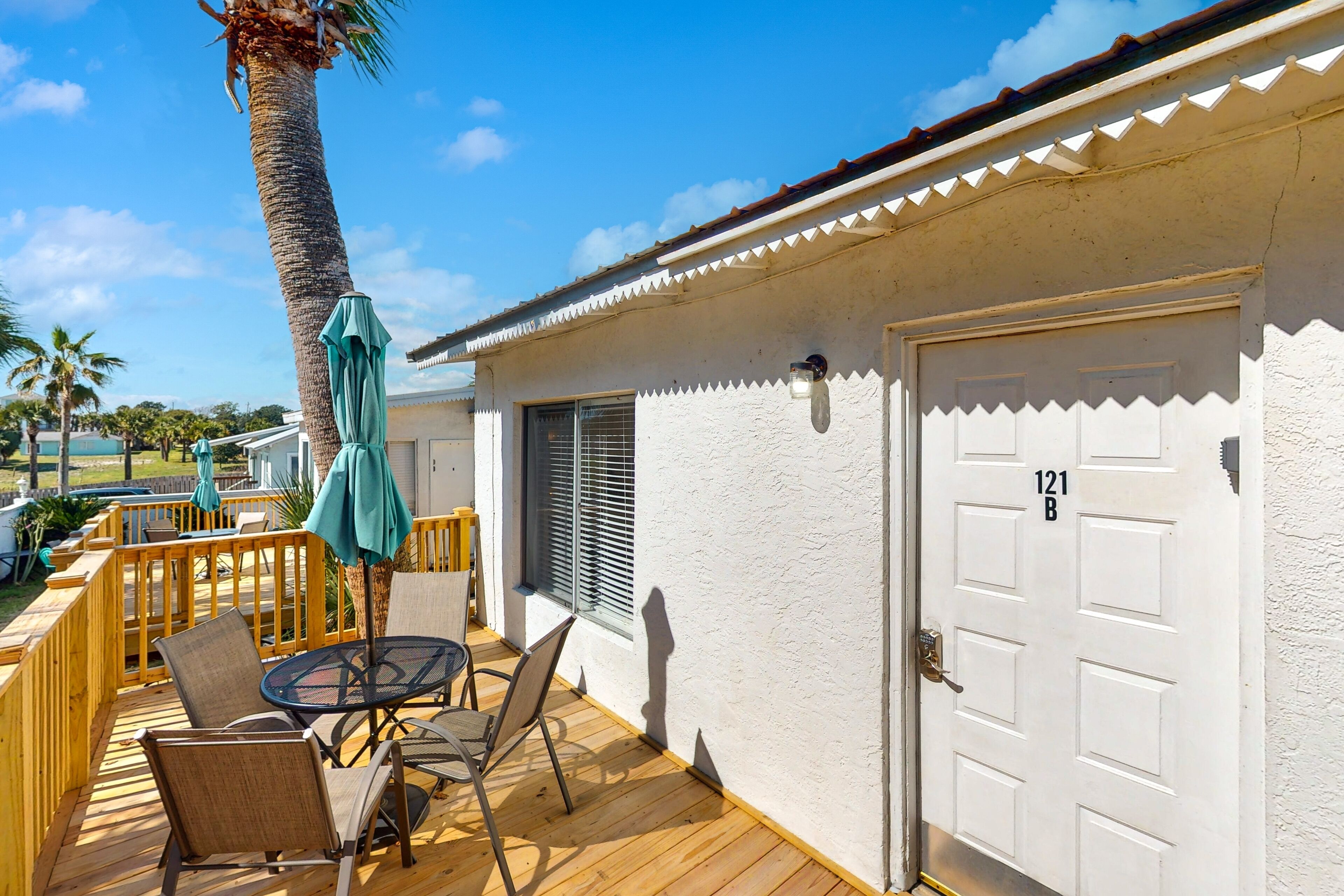 Welcoming townhome with beach access - near amusement parks & golf