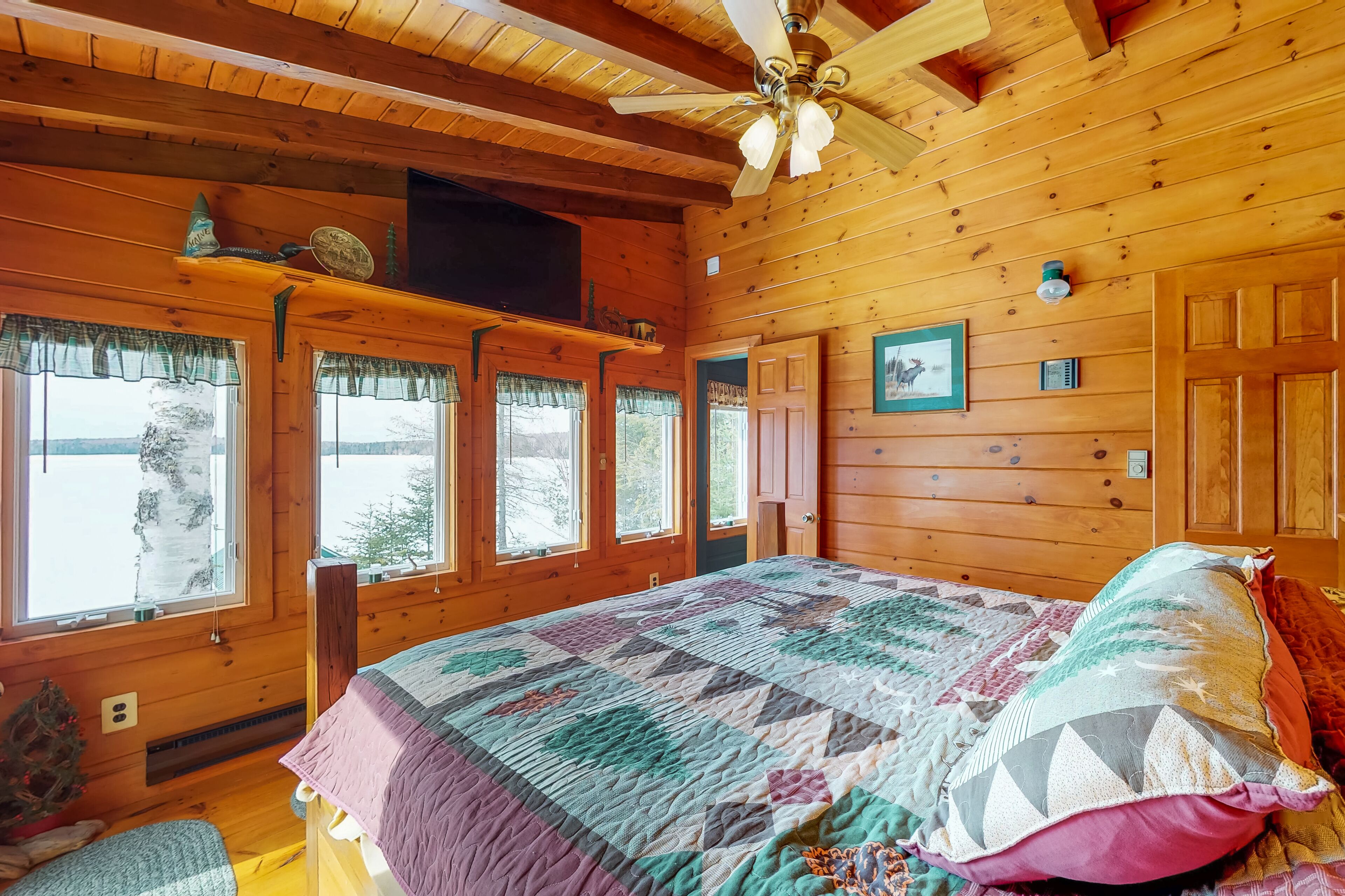 2 bedrooms, iron/ironing board, internet, bed sheets