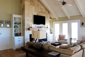 Télévision, cheminée