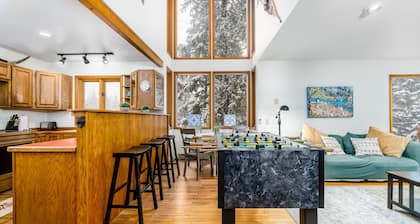 Chalet mit privatem Whirlpool in ruhiger Lage, 3 Häuserblocks vom Resort entfernt - Hunde willkommen