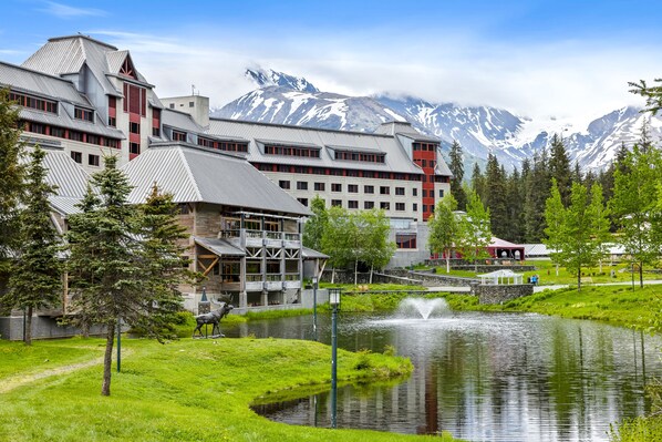 Exterior - Dog-friendly cottage with private hot tub, great location, and views (Girdwood)