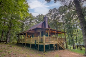 Exterior - Cozy home near river with hot tub, outdoor fireplace, firepit, secluded location (Blue Ridge)