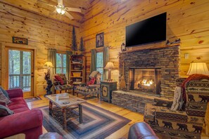 TV, fireplace, DVD player - Cozy home near river with hot tub, outdoor fireplace, firepit, secluded location (Blue Ridge)