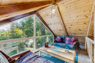 Cabina que admite perros con pacíficas vistas al lago, excelente espacio al aire libre