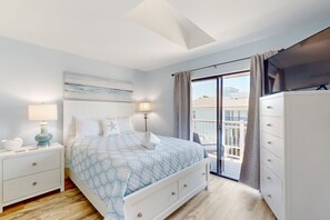 2 bedrooms, iron/ironing board, internet, bed sheets - Contemporary dog-friendly home with shared pool - two blocks from the beach (Holmes Beach)