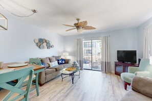 TV - Contemporary dog-friendly home with shared pool - two blocks from the beach (Holmes Beach)