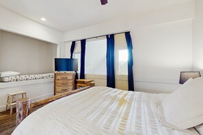 2 Schlafzimmer, BĂŒgeleisen/BĂŒgelbrett, Internetzugang, BettwĂ€sche