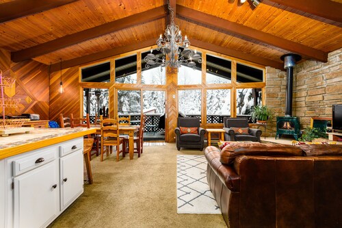 Unique home with hot tub, 2 kitchens, fireplace & game room - near lifts