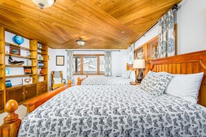 4 bedrooms, iron/ironing board, free internet, bed sheets - Unique home with hot tub, 2 kitchens, fireplace & game room - near lifts (Girdwood)