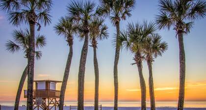 Quaint beachfront duplex in ideal location with screened lanai & free trolley