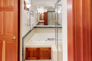 Hair dryer, towels - Beautiful house with custom touches, quiet location, & lovely views (Girdwood)