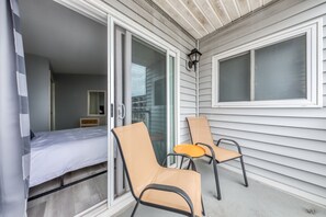 1 bedroom, iron/ironing board, internet, bed sheets