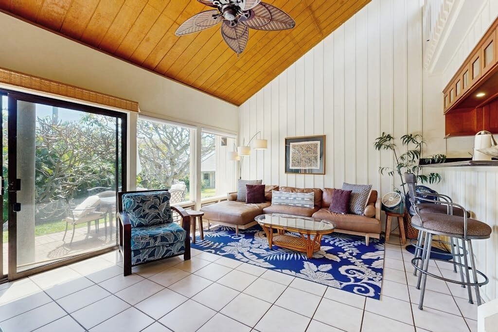 Televisión, reproductor de DVD y libros 