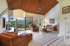 Fernseher, DVD-Player, Bücher