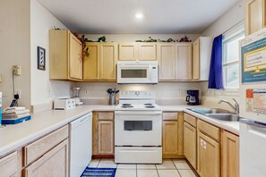 冰箱、微波炉、烤箱、炉灶