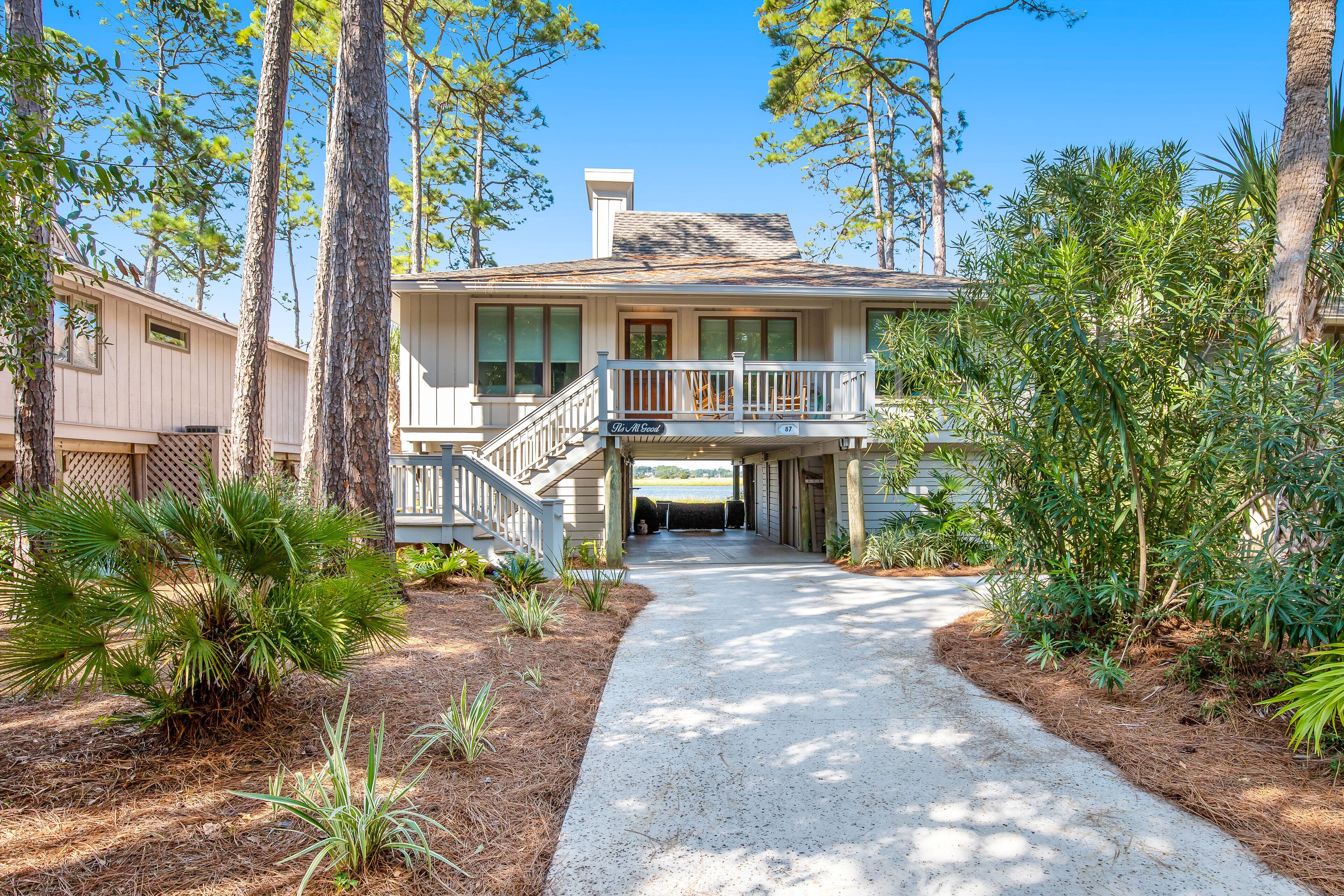 Waterfront cottage with deck, river views, grill, pool, outdoor shower