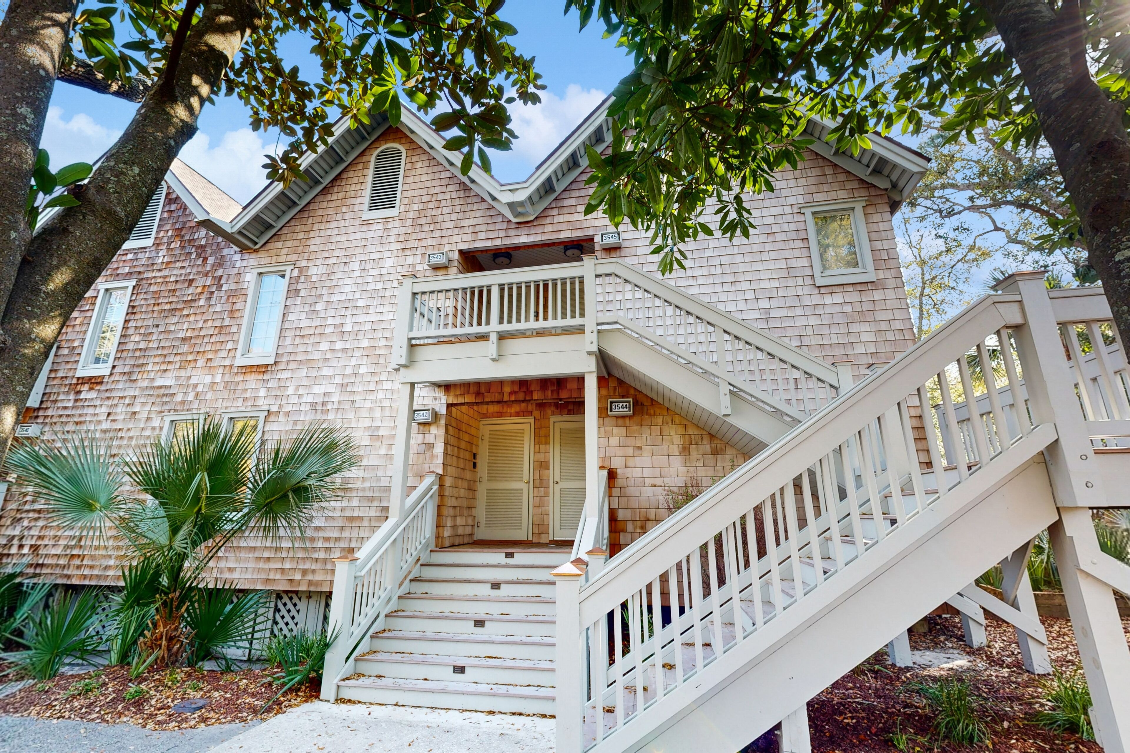 First-Floor Seascape Villa with Easy Beach Access - Tennis, Golf Nearby