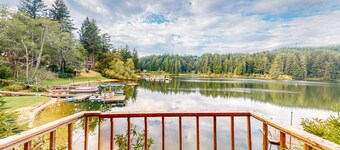 Beautiful Dog-Friendly Home on the Lake - Great Views & Private Dock