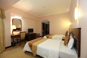 Quarto duplo luxo | Frigobar, cofres nos quartos, escrivaninha, cortinas blackout