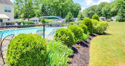 Charming condo near the beach with pool, balcony, beach gear, & shared BBQ area