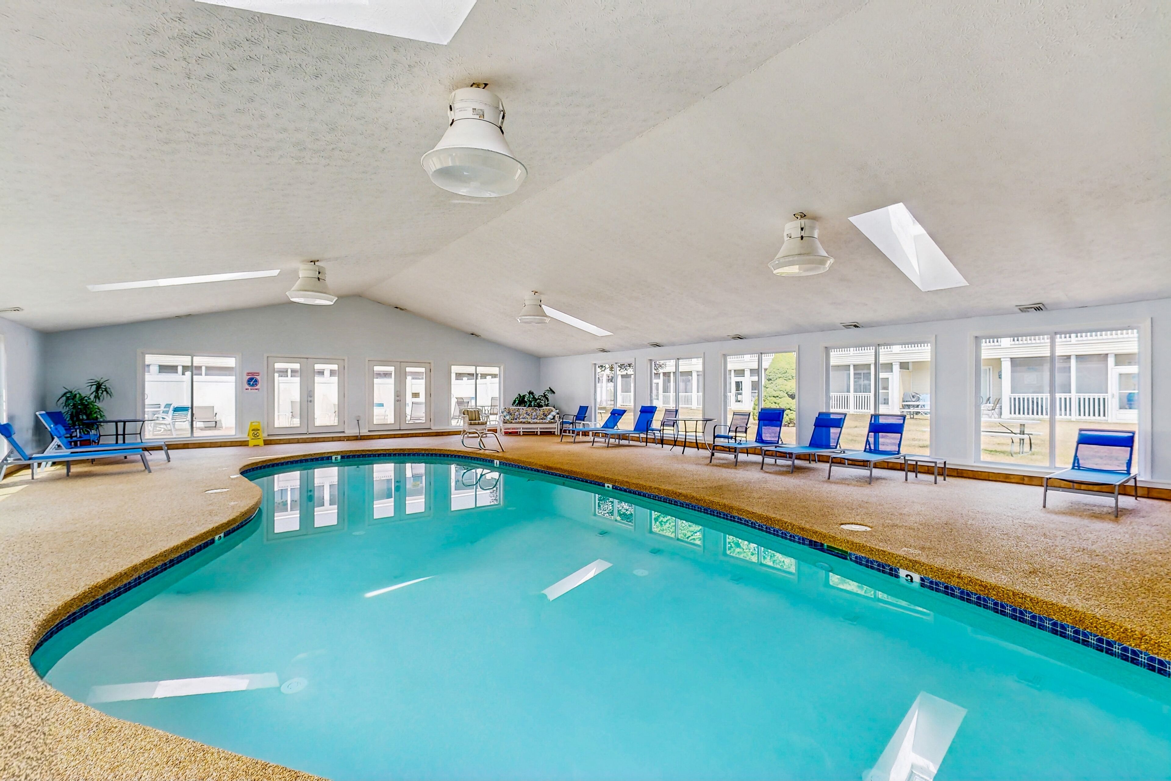 屋内プール、温水プール