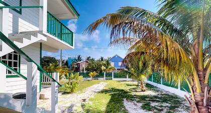 Lofty Space with a Private Veranda and Free WiFi - Walk 10 Minutes into Town