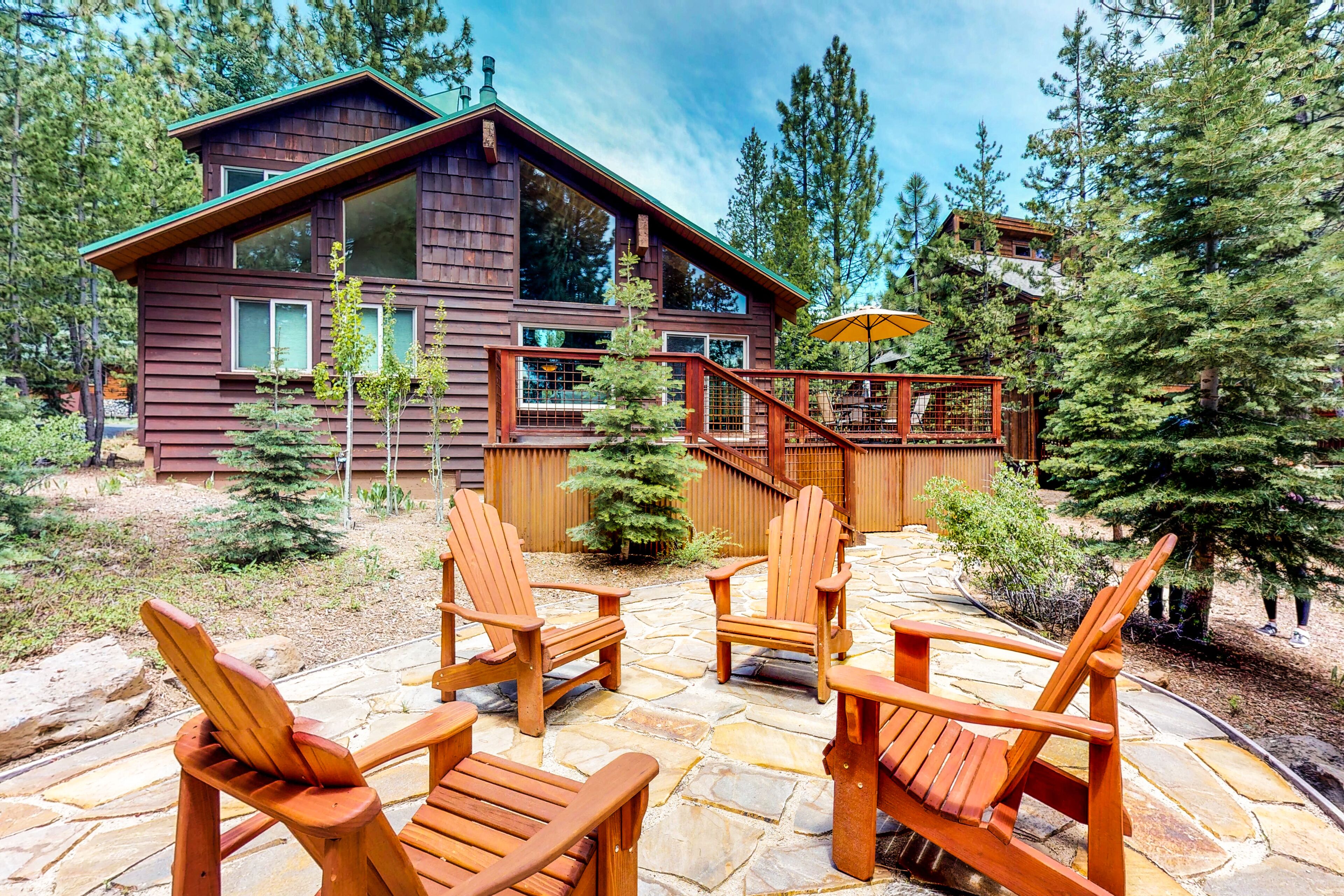 Lovely home with shared pool, hot tub, golf & more - near lake & slopes
