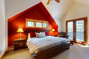 3 bedrooms, iron/ironing board, free internet, bed sheets