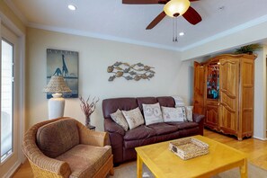 TV - Beachfront Escape on Gulf Drive – Steps to the Sand & Bridge Street (Bradenton Beach)