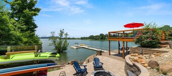 Fort Sunsets-Best Lakefront Views, Hot Tub, Fire Pit, Dock, Kayaks, Dog Friendly