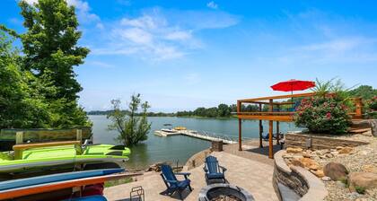 Fort Sunsets-Best Lakefront Views, Hot Tub, Fire Pit, Dock, Kayaks, Dog Friendly