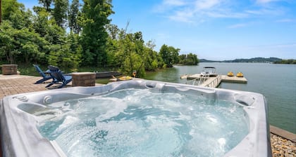 Fort Sunsets-Best Lakefront Views, Hot Tub, Fire Pit, Dock, Kayaks, Dog Friendly