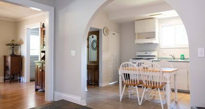 The Maple Leaf House - Walking Distance to The Falls and Downtown!