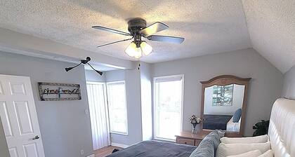 The Maple Leaf House - Walking Distance to The Falls and Downtown!