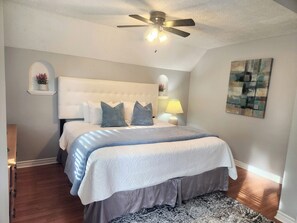 3 bedrooms, iron/ironing board, free WiFi, bed sheets - The Maple Leaf House - Walking Distance to The Falls and Downtown! (Niagara Falls)