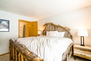 3 bedrooms, iron/ironing board, internet, bed sheets