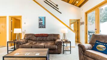 電視、壁爐、電子遊戲、DVD 播放機